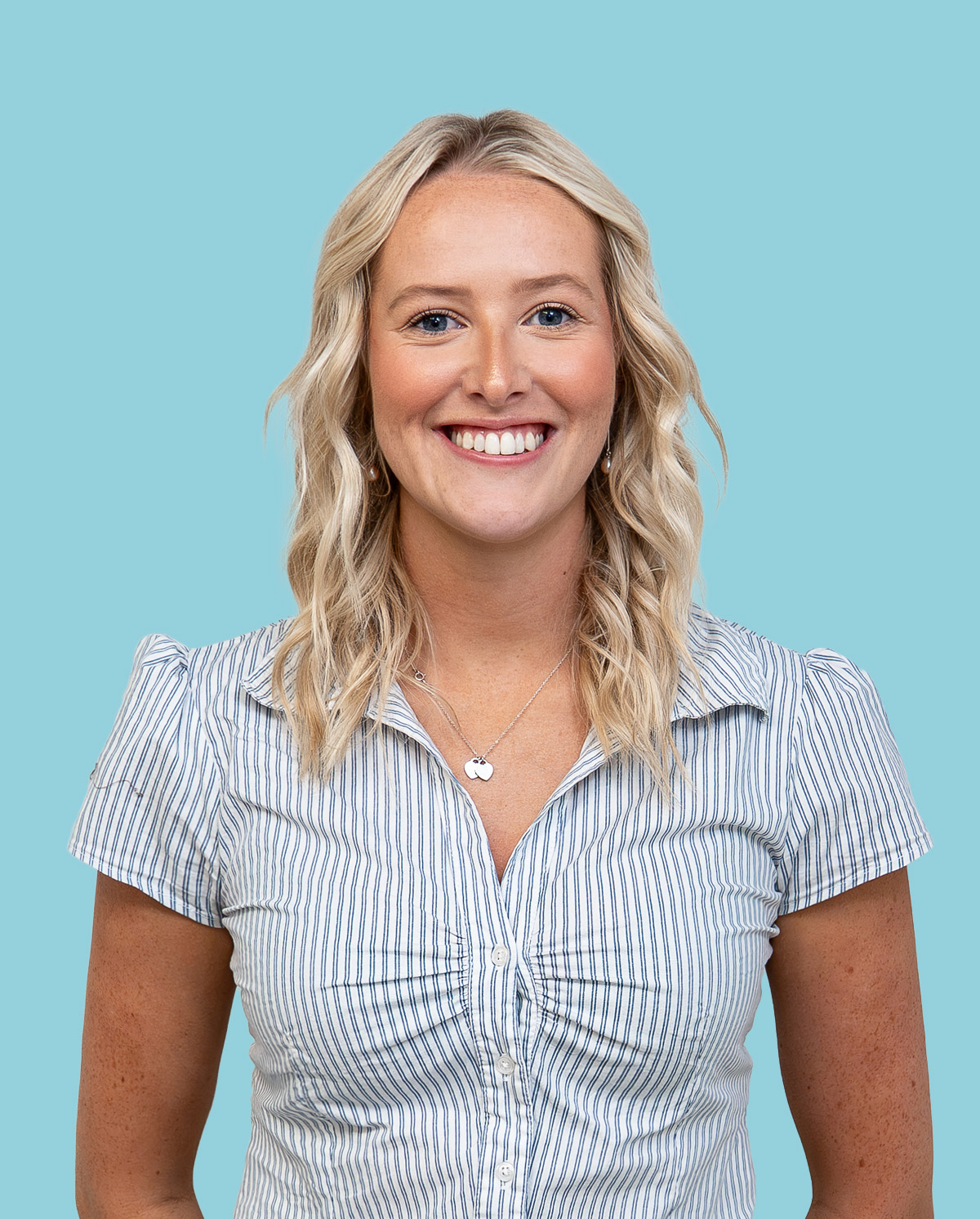 Holly Swain Headshot